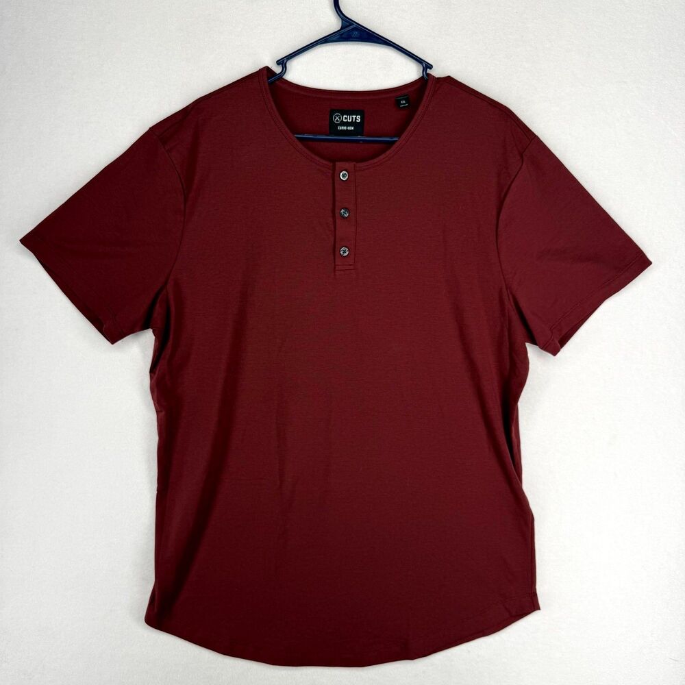 Cuts Clothing Men's Short Sleeve Henley Tee in Burgundy